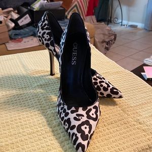 Guess Carrie Pump